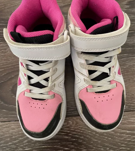 儿童安踏高帮鞋 就穿几次 很新 一次都没刷...