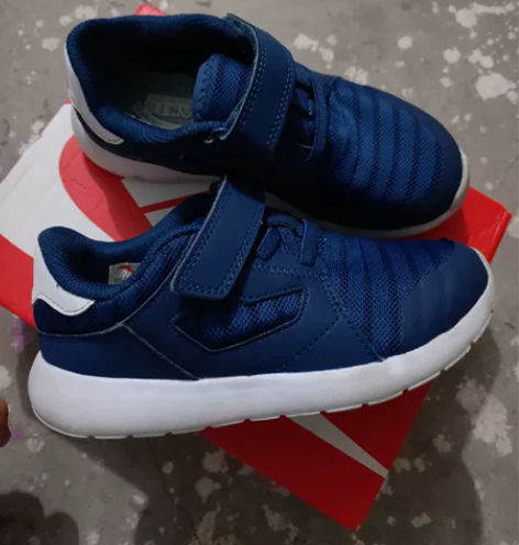 安踏男童春秋款运动鞋，30码，内长18.5...