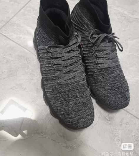 特步运动鞋，买来以后没穿过，从天猫旗舰店买...