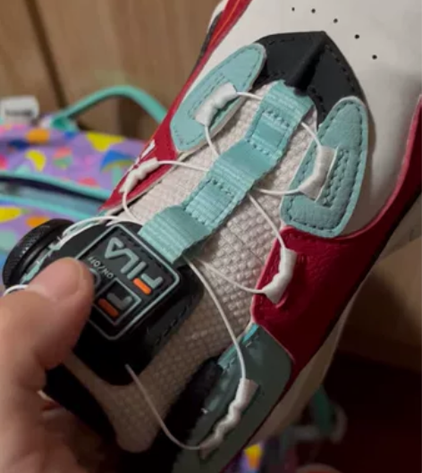 斐乐儿童冬季运动鞋,亮灯有充电线,保暖且有...