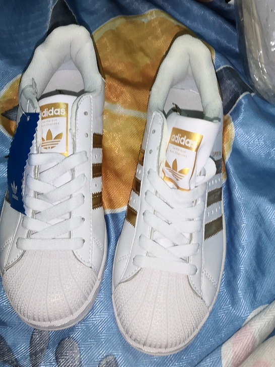 阿迪达斯板鞋38码