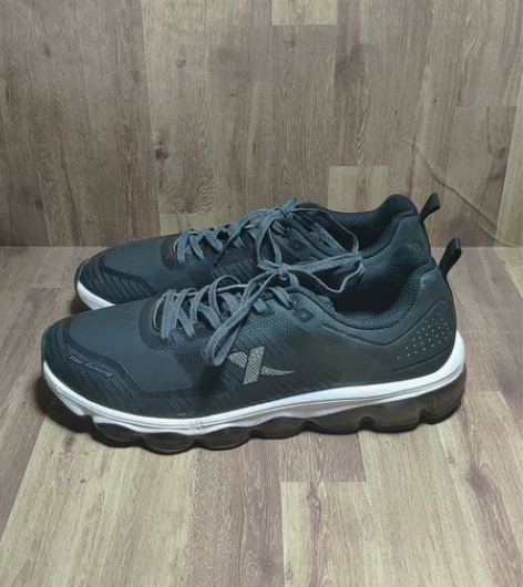 44码特步男鞋运动鞋跑步鞋,专柜正品,正常...