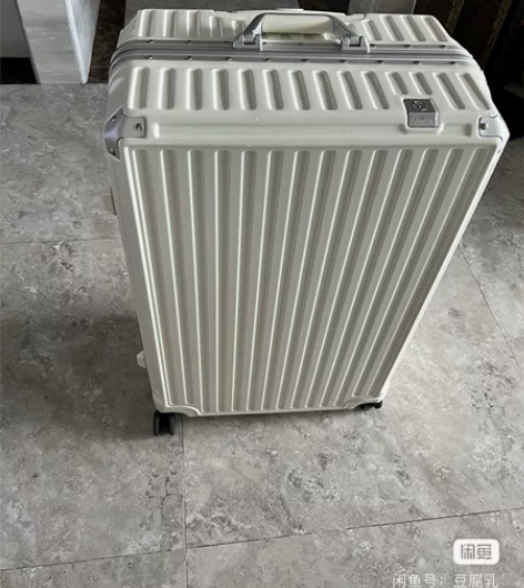 漫游28寸行李箱，只发广东，其余地区到付，...