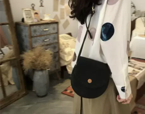 果柠莞尔 女士包棕色 感兴趣的话点“我想要...