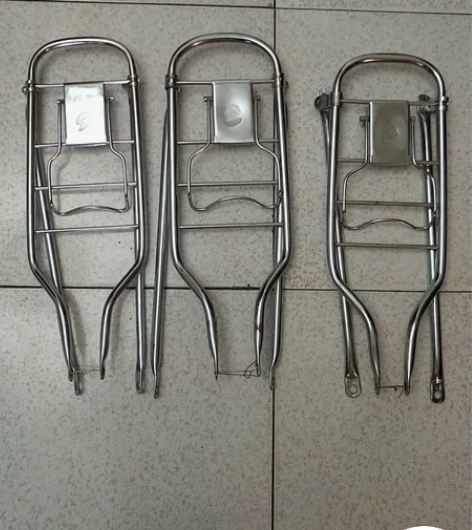 转让库存老飞鸽自行车后衣架。用料厚实。电镀...