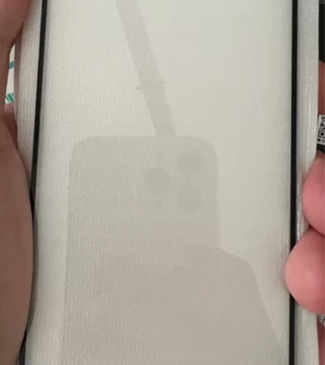 苹果12钢化膜 嘎嘎顺滑 八张 感兴趣的话...