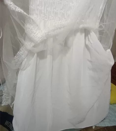 甜美公主裙，九成新，孩子穿校服的时候比较多...