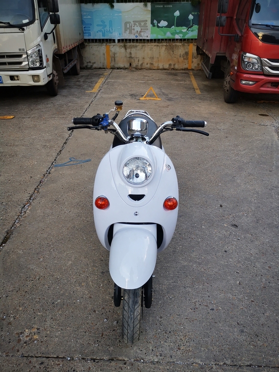 急出白色二手电动车60伏带南宁小绿牌，全新...