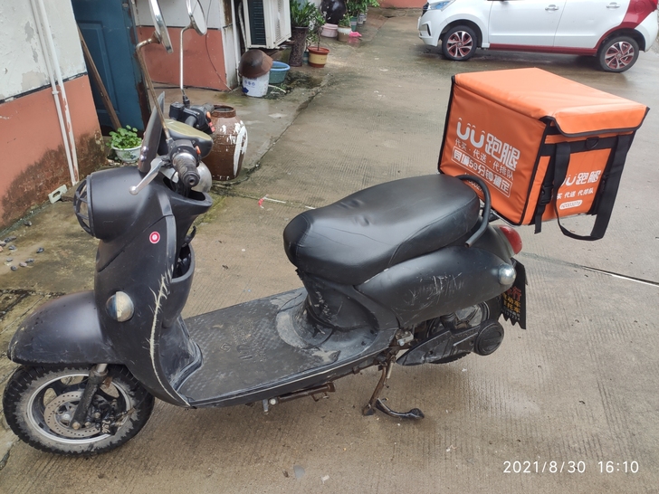 龟王电动车，72V20A，里面有6块20A...