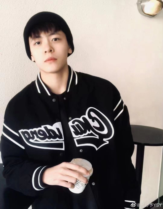 出奥运健儿杨舒予同款校服