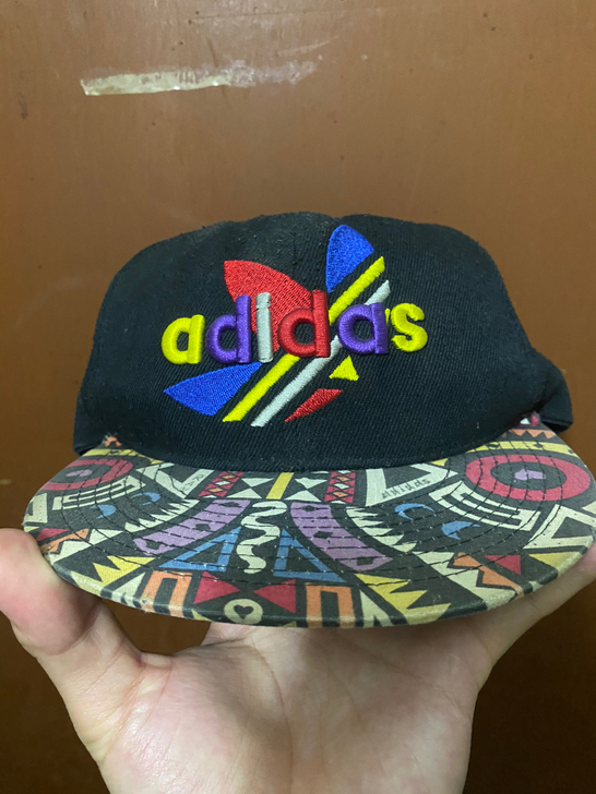 阿迪达斯帽子拼接帽子