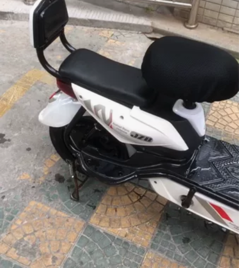 急卖，厦门东渡商检站看车 车子很新，看上可...