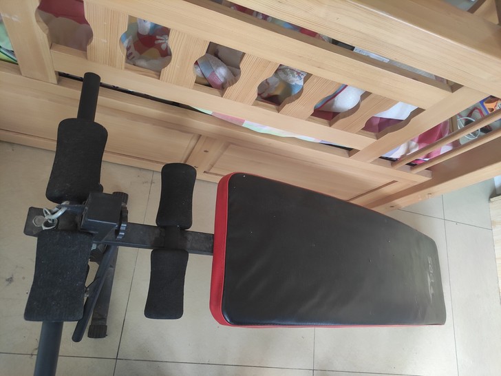 仰卧板，30块钱扛走，品牌不详！质量可以！...