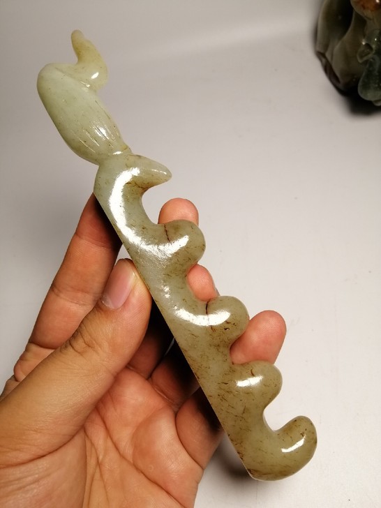 和田玉旧藏鹅首笔架,品相完好,包浆自然。特...