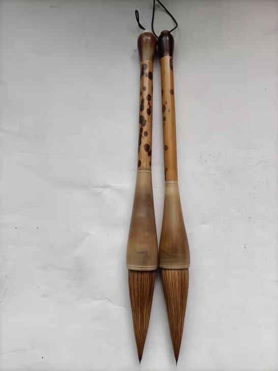 纯狼毫大斗笔，杆子是黑香妃，两头白牛角的，...