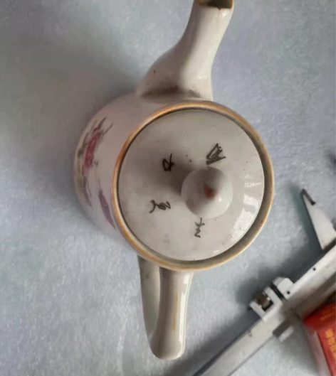 小茶壶一把，壶嘴有点小冲，其余全品，包老包...