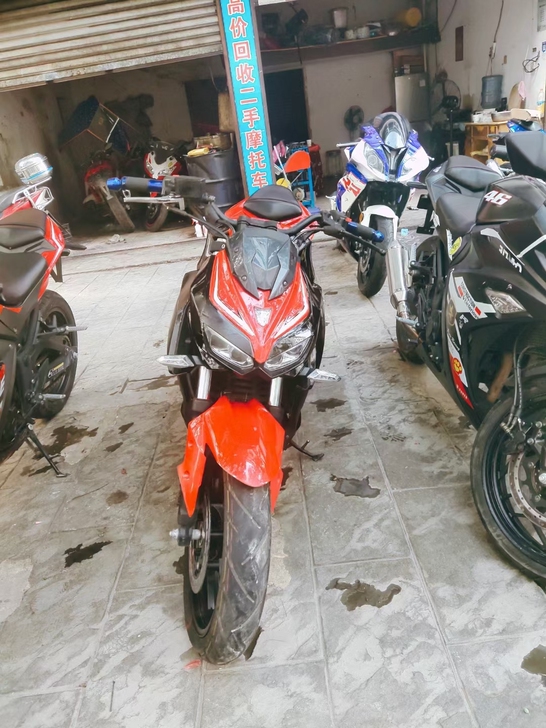 国四电喷大蟒蛇250一台，手续齐全随时上牌...