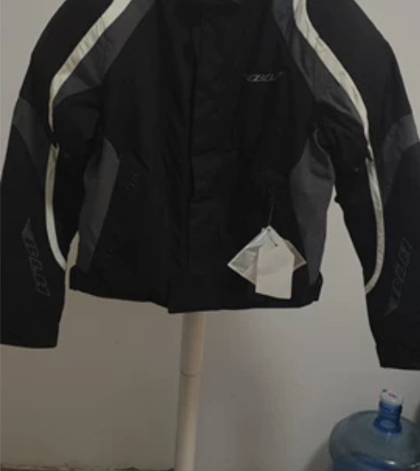 全新BLH骑行服四季款M码 有保暖内衬，护...