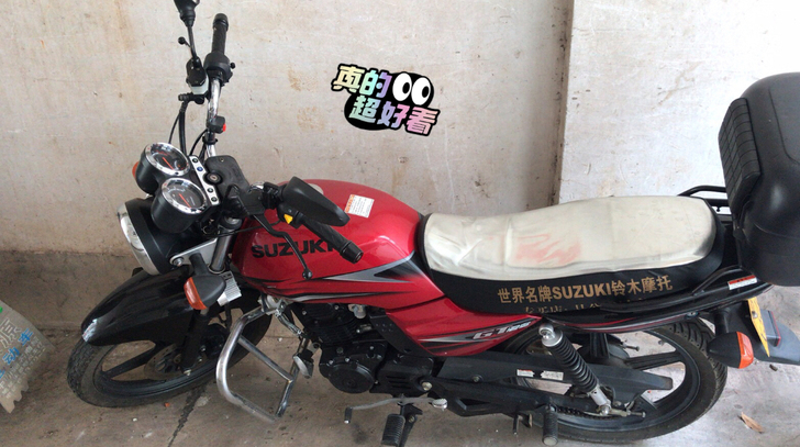 14年上牌  红色铃木GT125  黑色机...