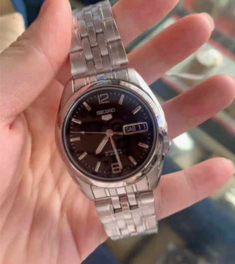 爸爸是工龄40的老师傅 自己家里开的店，疫...