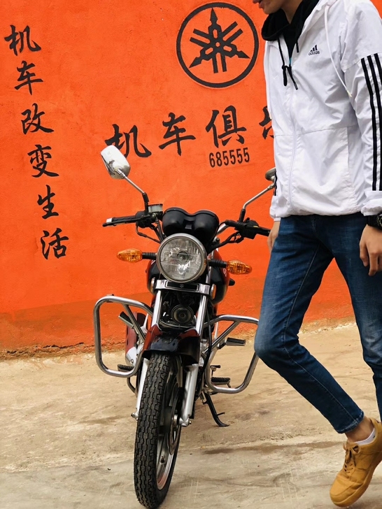 二手摩托车极品铃木锐爽125，高配液晶显示...