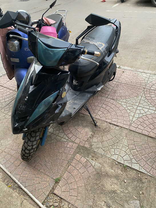 和平酷车，有车牌，出差一个多月前轮胎没气了...