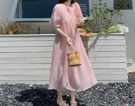 粉色泡泡袖连衣裙女装夏季2022新款法式温...