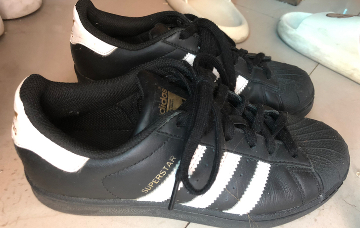 阿迪达斯三叶草黑色经典款板鞋 女