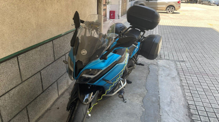 出一台春风400GT 95新,6500公里...