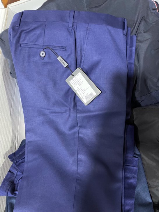 西装，西装套装！上衣46码！西裤80A