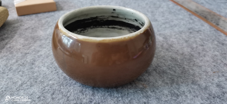 老笔洗一个，年份应该不是很长，可能就一二十...