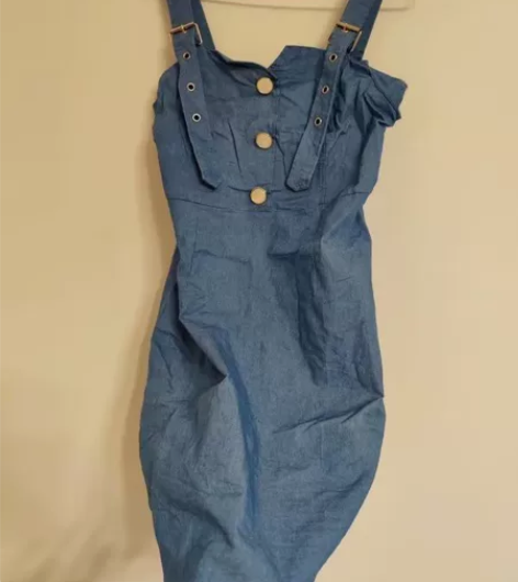 牛仔吊带包臀裙，有点旧，穿多了不想要了，明...