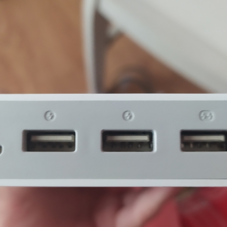 罗马仕充电宝，可砍价。一次可充满4部手机，...