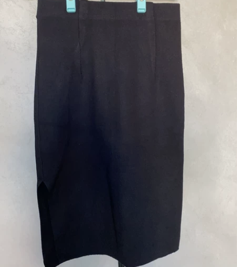 黑色羊毛中裙，侧边开叉系列，非常优雅。闲置...