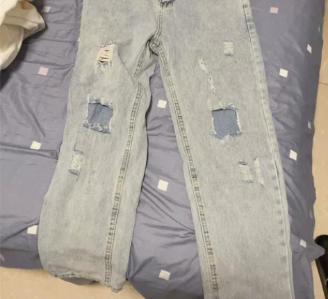 破洞牛仔裤,买小了便宜出120-135斤穿...