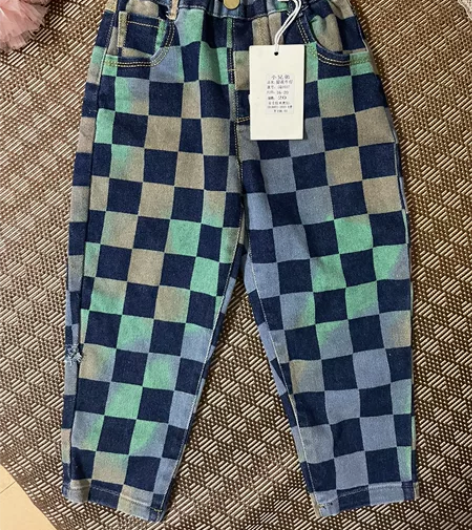 全新120码格子牛仔裤。裤腿有破洞，便宜卖...