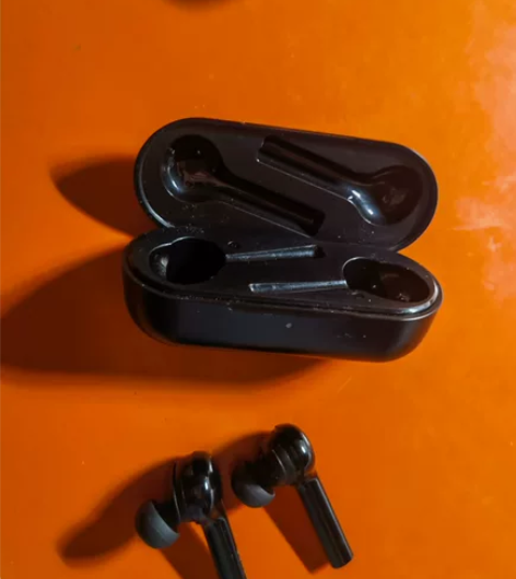 荣耀耳机 用了一段时间，后来没用了。闲置了...