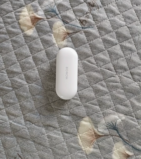 荣耀耳机,21年抖音购入,用了两三次,几乎...