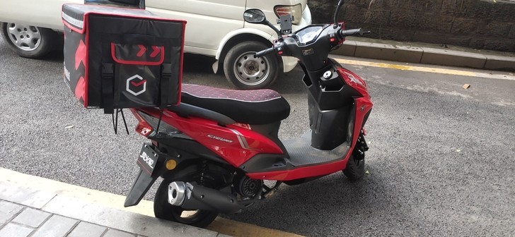 收两台跑外卖的电动车，换电的那种，价格70...