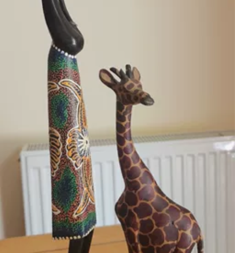 非洲木雕， 人高50公分， 长颈鹿高31公...