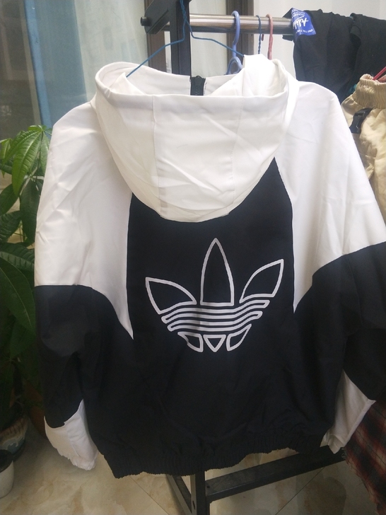 捡漏自己实体店购买的阿迪三叶草同款双层帽子...