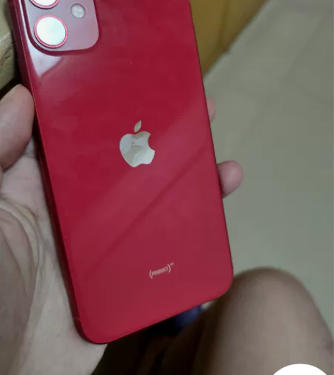 苹果11，有点闪屏，能修的拿走 感兴趣的话...