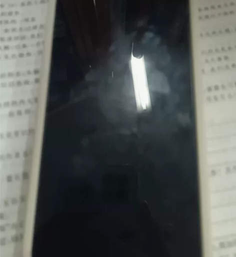 vivos1手机一部，屏幕换过了，有斑点，...