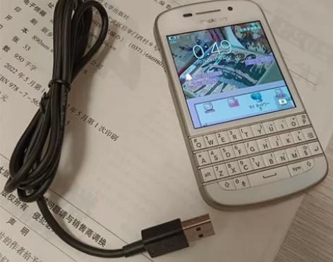 自用黑莓q10，成色95新，配有原装充电器...