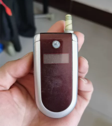 摩托罗拉v180，手机功能无问题，没有电池...