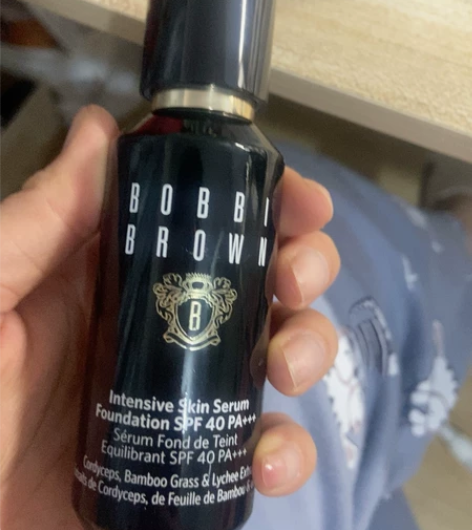 芭比布朗虫草粉底液，色号w026，我是黄一...