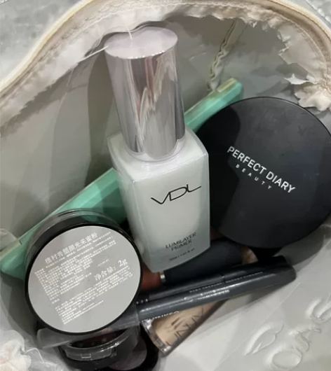 粉底抽奖 闲置化妆品 翻出之前的闲置平价化...