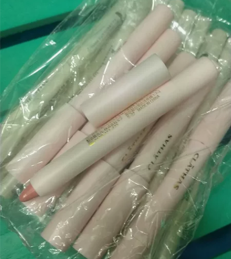 欧洲色彩口红,进口调色盘。 感兴趣的话点“...