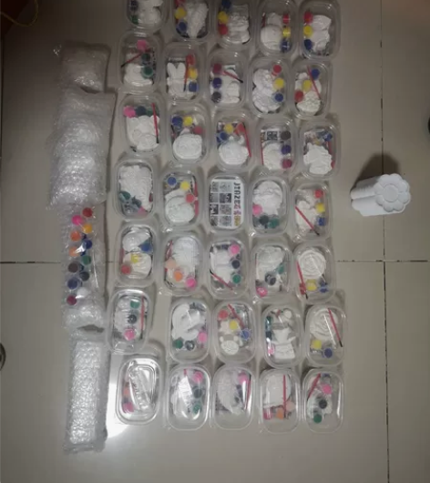 94个石膏娃娃 +117个小颜料+ 30...
