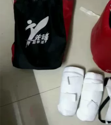 跆拳道护具   红蓝两面双用 5-12岁可...